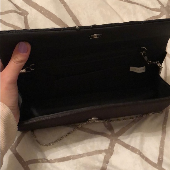 Black & Silver Clutch🛍 - Picture 4 of 4